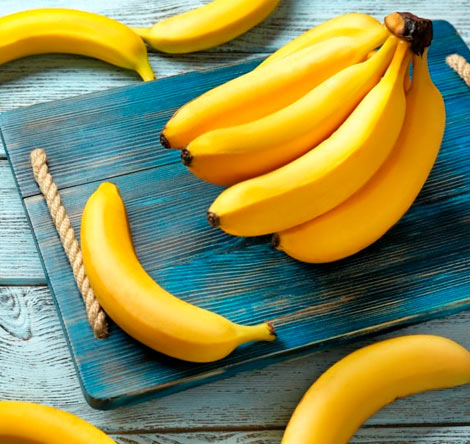 Благодаря способности выводить лишнюю воду из тканей бананы подойдут людям с проблемами почек. Поскольку при беременности зачастую наблюдается отечность (лодыжек ног, кистей рук), рассматриваемый фрукт полезен.
